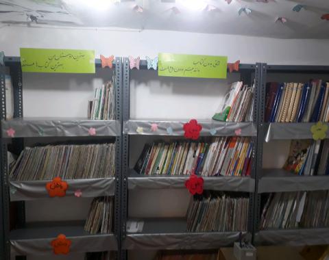 افتتاح کتابخانه سیار آموزشگاه جهت استفاده دانش آموزان