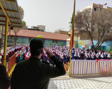 اجرای سرود سلام فرمانده با حضور مسئول محترم بسیج دانش آموزی